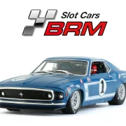 MUSTANG BOSS Trans-AM Laguna Seca 1969 - #1 Mustang Clubs Racing Team Peter Revson BRM in Rennversion mit Metall-Chassis