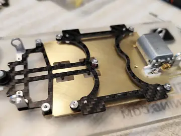 NextGen Chassis-KIT 13D-PU, Messing 1.5 mm / Chassisplatte B 70 mm, Anbauteile 1.5 mm CFK (Carbon) schwarz