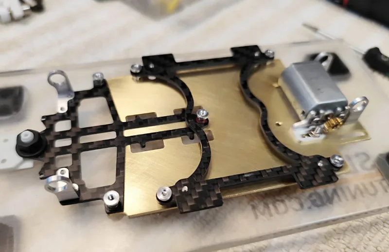 NextGen Chassis-KIT 13D-PU, Messing 1.5 mm / Chassisplatte B 70 mm, Anbauteile 1.5 mm CFK (Carbon) schwarz