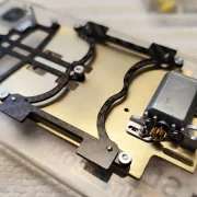 NextGen Chassis-KIT 13D-PU, Messing 1.5 mm / Chassisplatte B 70 mm, Anbauteile 1.5 mm CFK (Carbon) schwarz