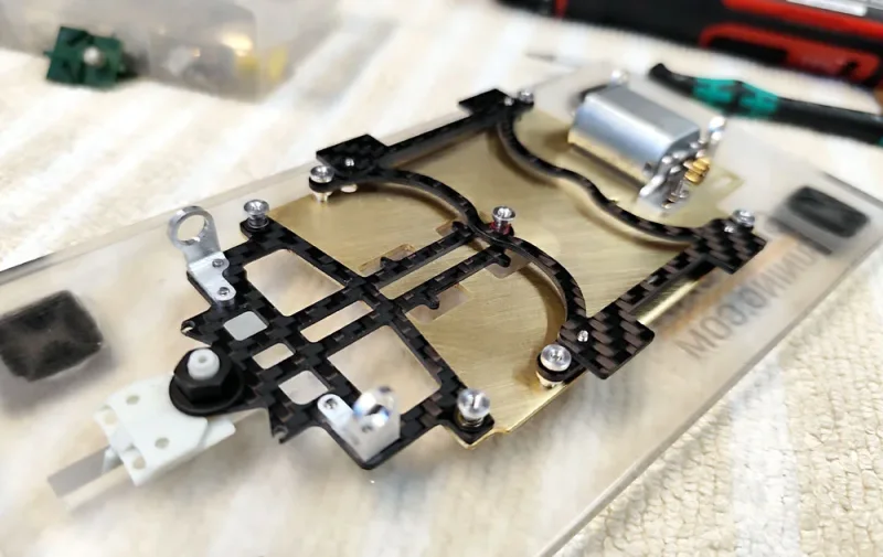 NextGen Chassis-KIT 13D-PU, Messing 1.5 mm / Chassisplatte B 70 mm, Anbauteile 1.5 mm CFK (Carbon) schwarz