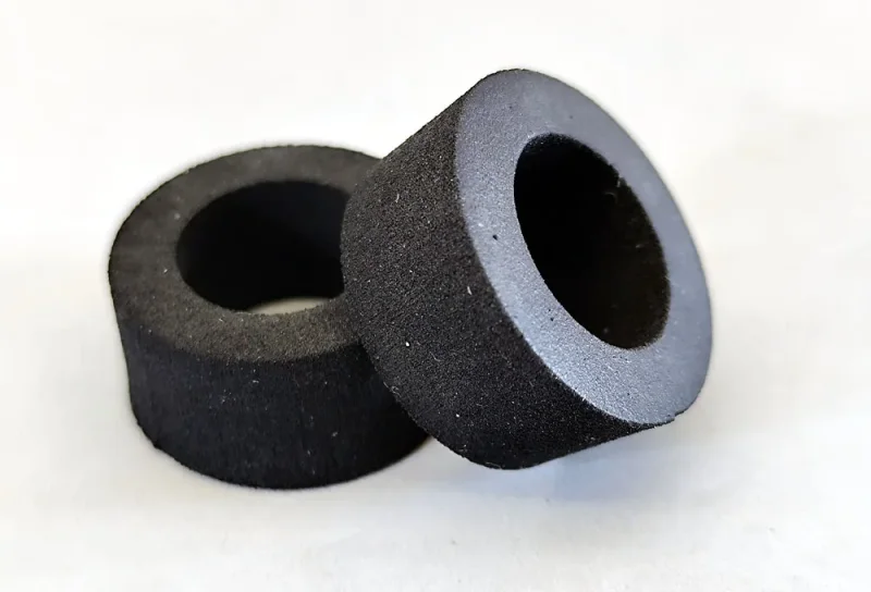 Reifen hinten Moosgummi-Race AD 27,5 mm, ID 16.5 mm f.Slotcars 1:24 BRM Camaro u. Mustang