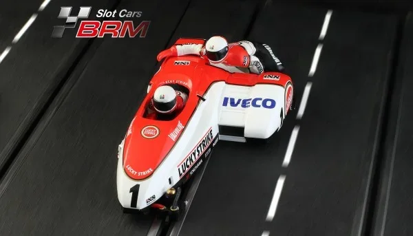Sidecar (Sidebike) Red-White in Rennversion, World Championship 1987 - #1 LCR FIM Sidecar Streuer - Schnieders - Slotcar Maßstab 1:18 analog BRM Racing,