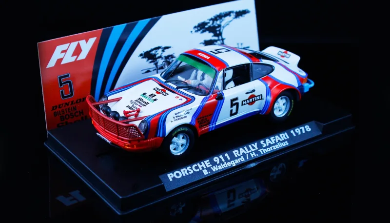Slotcar 1:32 Analog FLY 911 No. 5 — Kunststoff-Chassis
