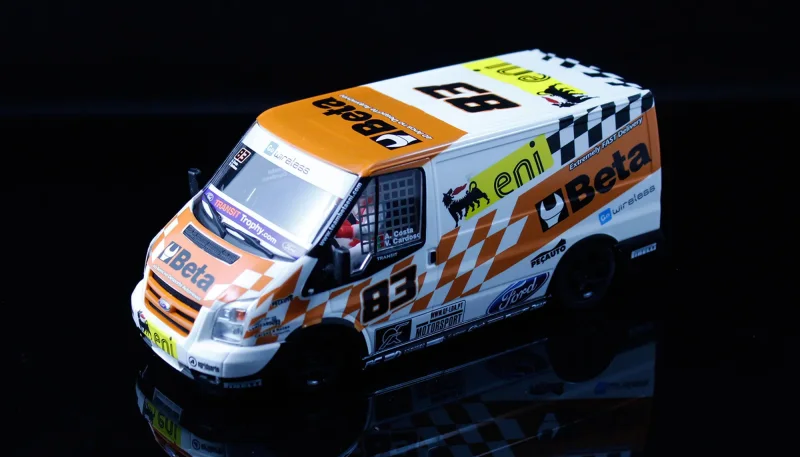Slotcar 1:32 Analog FLY Transit No. 83 — Van-Racing-Series, Kunststoff-Chassis