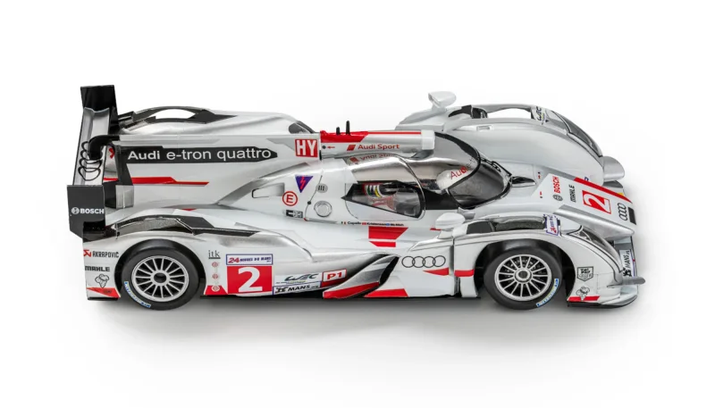 Slotcar 1:32 Analog Slot.it R18 No. 2 — Rennversion, Kunststoff-Chassis und 4x4-Allradantrieb