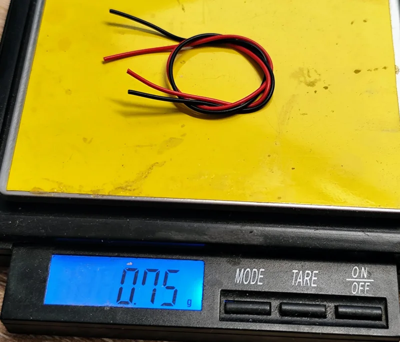 0,14 mm² Kabel, je 15 cm lang, rot und schwarz, sehr dünn und sehr leicht, für Beleuchtungskits und Motoranschluss.