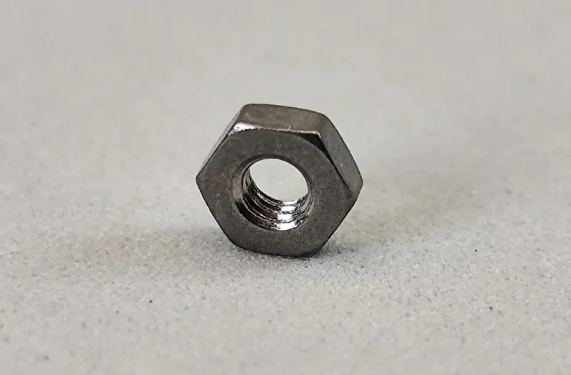 TITAN (GR2) - M2 Mutter (1) - SW 4, Höhe 1,4mm