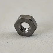 TITAN (GR2) - M2 Mutter (1) - SW 4, Höhe 1,4mm